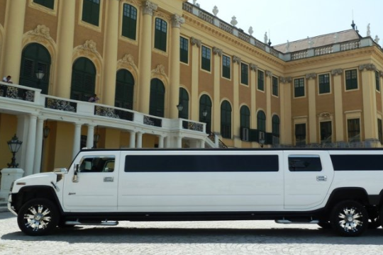 Stretch-Limousine, Hummer und Partybusse mieten in Wien Agentur Stella